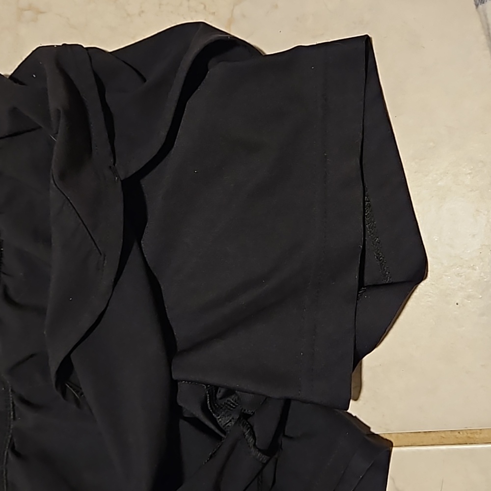 Under Armour athletic shorts - Picture 2 of 9